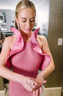 ये एक्ट्रेस अवॉर्ड फंक्शन में पहन आई ऐसी ड्रेस, हो रही है ट्रोल, जानें, क्या है इसका असल कारण