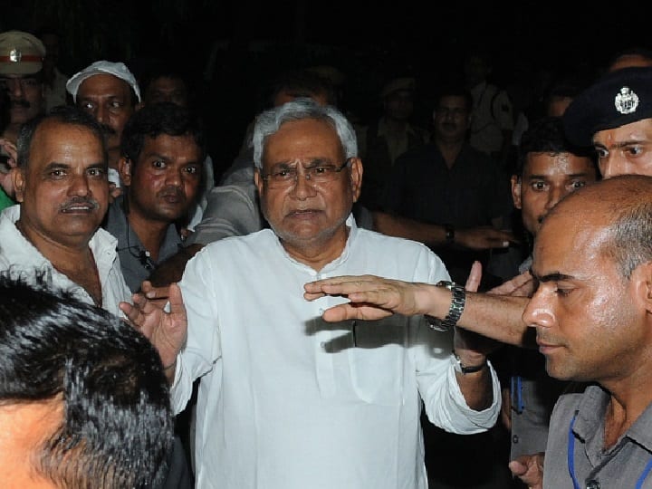 VIDEO: जॉर्ज फर्नांडीस को याद कर रो पड़े नीतीश कुमार, कहा- उन्हें कभी भुलाया नहीं जा सकता Bihar CM Nitish Kumar breaks down while talking about George Fernandes VIDEO: जॉर्ज फर्नांडीस को याद कर रो पड़े नीतीश कुमार, कहा- उन्हें कभी भुलाया नहीं जा सकता