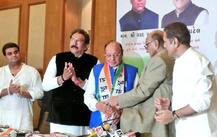 गुजरात: शरद पवार की NCP में शामिल हुए पूर्व सीएम शंकर सिंह वाघेला