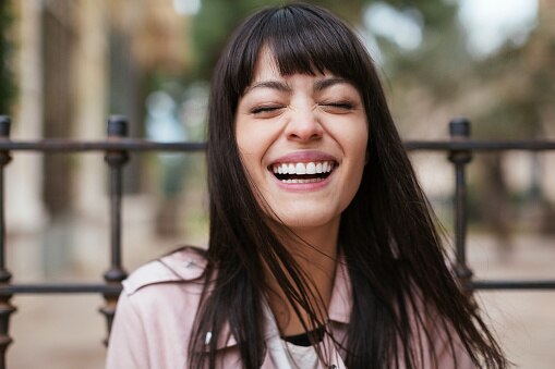 How laughing can improve your mental health Laughing Benefit :દિવસમાં ઓછામાં ઓછું એકવાર ખડખડાટ હસવું કેમ છે જરૂરી, આ છે ગજબ ફાયદા
