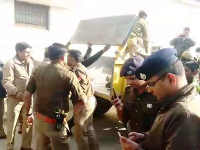 three labour died during pole fitting in bareilly uttar pradesh बरेली: नेटवर्क के लिए पोल लगाते वक्त तीन मजदूरों की करंट लगने से दर्दनाक मौत