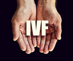 સુરતમાં માતાપિતાની સેવા માટે લગ્ન ન કરનાર યુવતી બની માતા, IVFની મદદથી જોડિયા બાળકોને જન્મ આપ્યો