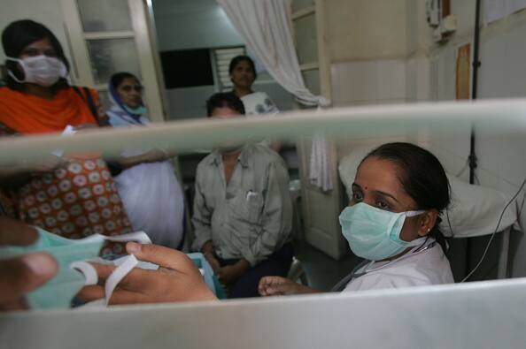 स्वाइन फ्लू या एच1एन1 एन्फ्लूएंजा सांस प्रणाली का वायरल संक्रमण है, जो आम जुकाम की तरह हमला करता है, लेकिन लक्षणों और परिणाम के रूप में बेहद गंभीर होता है. फोटोः गेटी इमेज
