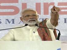 सूरत में बोले पीएम मोदी- नोटबंदी से रियल एस्टेट में काला धन रुका, घर बनाना-खरीदना सस्ता हुआ