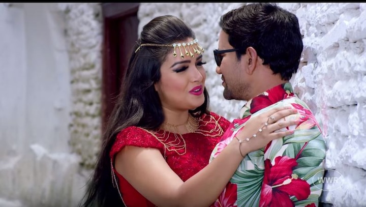 Watch Chehra Tohar, Nirahua Chalal London, Dinesh Lal Yadav, Aamrapali Dubey  Nirahua Chalal London: 'तोहरा चेहरा' गाने में दिखी निरहुआ-आम्रपाली की जबरदस्त केमेस्ट्री, फैंस ने कहा- गर्दा मचा दिहल!