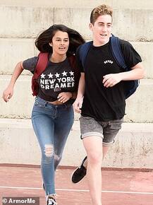 इस्राइली सेना के लिए चीज़ें बनाने वाली कंपनी का नया बिज़नेस, अमेरिकी बच्चों को बेचेगी बुलेट प्रूफ बैग