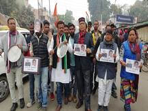 बजट पर अटैचीवार: पीयूष गोयल का मुखौटा पहने कांग्रेसियों ने बजट को लेकर जनता को किया आगाह