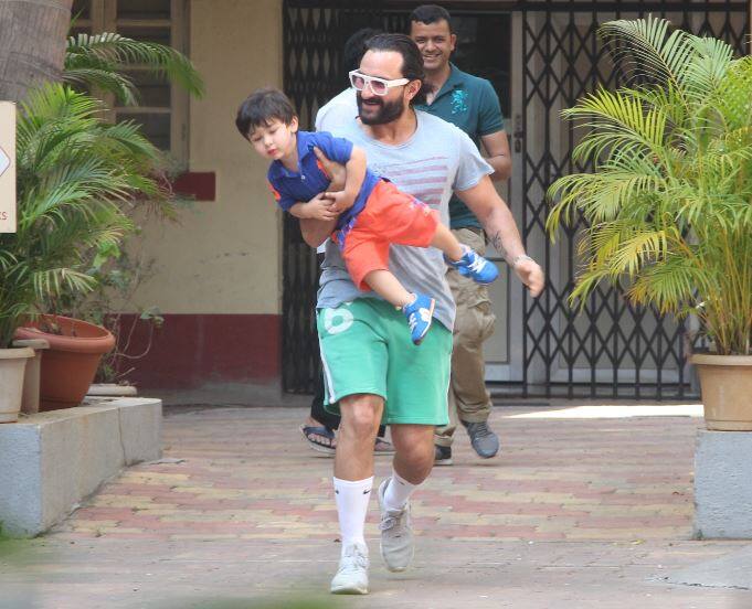 करीना ने कहा कि कई बार ऐसा होता है कि सैफ जानकर अपने काम को डिले कर देते हैं क्योंकि वो तैमूर के साथ खेलना चाहते हैं. 