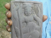 खेत में खुदाई के दौरान निकली देवी की प्राचीन मूर्ति, 1000 साल पुरानी होने का दावा
