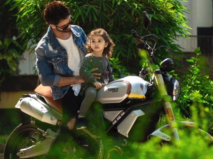 Shahid kapoor on Misha kapoor- Says, Cause she knows she can do it all better बाइक की अगली सीट पर बेटी को बिठाकर शाहिद ने खिंचवाई तस्वीर, देखें मीशा का क्यूट अंदाज़