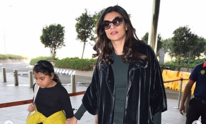 इससे पहले सुष्मिता सेन का एक और वीडियो सामने आया था जिसमें वह रोहमन शॉल को बंगाली भाषा में आई लव यू बोलना सिखा रही थीं. वीडियो में वह उन्हें 'आमी तोमाके भालोबाशी' (मैं तुम्हें प्यार करती हूं) बोलना सिखा रही थीं.