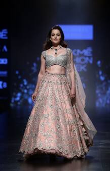 रैंप पर कंगना रनौत ने बिखेरे जलवे, माथे पर दिखा चोट का निशान