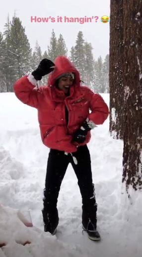 इस दौरान प्रियंका चोपड़ा ने इंस्टा स्टोरी में अपनी नाचते हुए भी एक वीडियो पोस्ट की.