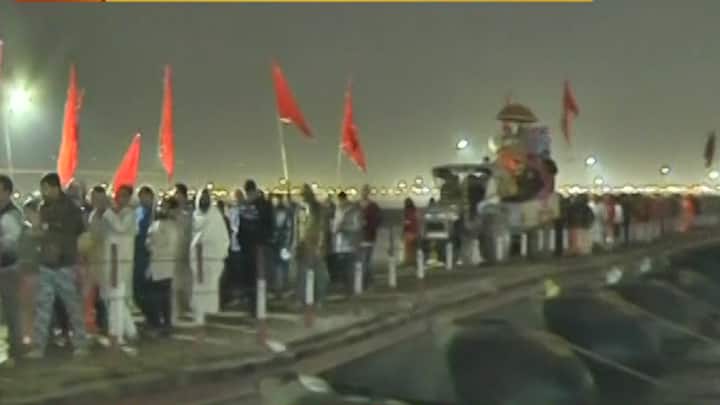 आज के दिन क्या क्या करें- ऊं ग्रां ग्रीं स: गुरुवे नम: का जप करें. गाय, कुत्ते और कौओं को भोजन दें. कुष्ठ रोगियों या दिव्यांगों को भोजन दें. कंबल, छाता, तिल की मिठाई लोगों में बांटें. पित्तरों से क्षमा मांगें.