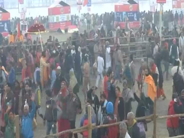 'मौनी अमावस्या' शाही स्नान से पहले कुंभ की सुरक्षा कड़ी कर दी गई थी. पूरे इलाके को 10 जोन और 25 सेक्टरों में बांट दिया गया है, जिसकी निगरानी एक अतिरिक्त पुलिस अधीक्षक (एएसपी) स्तर के अधिकारी द्वारा की जा रही है.