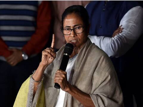 CBI विवाद के बाद राहुल, अखिलेश समेत ये विपक्षी नेता आए ममता बनर्जी के समर्थन में CBI विवाद के बाद राहुल, अखिलेश समेत ये विपक्षी नेता आए ममता बनर्जी के समर्थन में