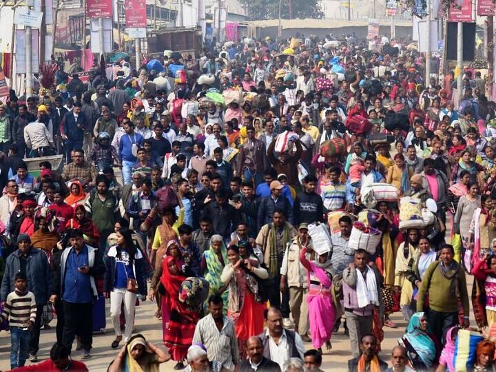 मौनी अमावस्या पर सोमवार को दो करोड़ से अधिक श्रद्धालुओं ने यहां कुंभ मेले में गंगा और संगम में आस्था की डुबकी लगाई.