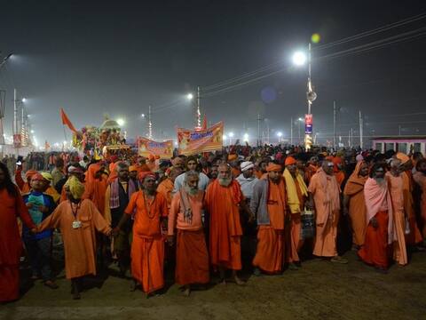 मौनी अमावस्या: कुंभ में भारी भीड़, दो करोड़ से अधिक लोगों ने गंगा में लगाई डुबकी मौनी अमावस्या: कुंभ में भारी भीड़, दो करोड़ से अधिक लोगों ने गंगा में लगाई डुबकी