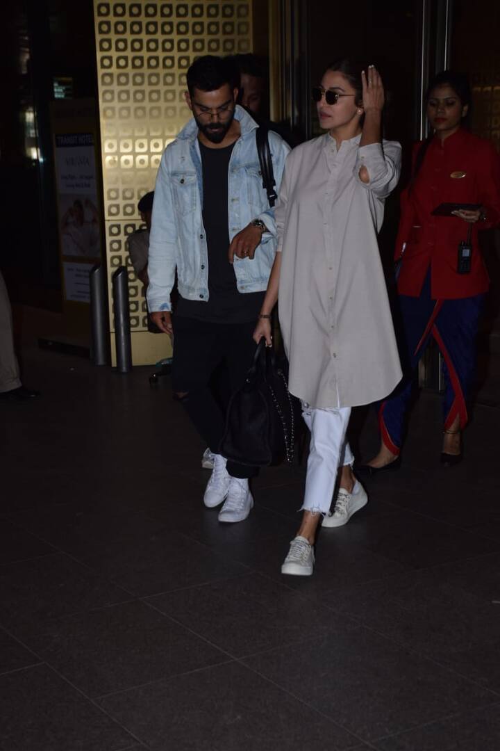 इस दौरान दोनों को एयरपोर्ट पर स्पॉट किया गया. (तस्वीर: मानव मंगलानी)