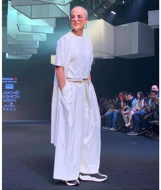 बॉलीवुड एक्टर आयुष्मान खुराना की पत्नी ताहिरा कश्यप ने हाल ही में लेक्मे फैशन वीक में रैंप पर वॉक किया.