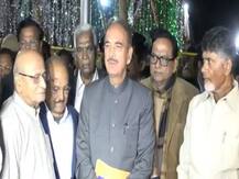 EVM पर चुनाव आयोग पहुंचा विपक्ष, वीवीपैट की 50 प्रतिशत पर्चियों के मिलान की मांग