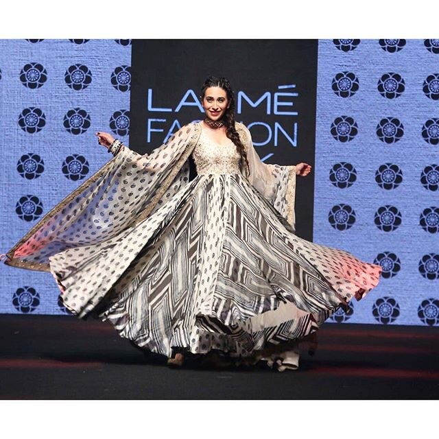 Karisma Kapoor on Lakme Fashion Week आज के कलाकारों के पास फैशन प्रतिभा दिखाने का मौका- करिश्मा कपूर