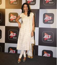 PHOTOS: वेब सीरिज में डेब्यू करेंगी मल्लिका शेरावत, लॉन्च पर दिखा बदला-बदला अंदाज