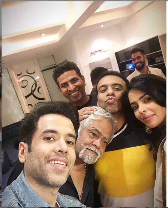 इस सीरिज को लेकर मल्लिका काफी उत्साहित हैं. उन्होंने ये सेल्फी अपने इंस्टाग्राम पर शेयर की है.