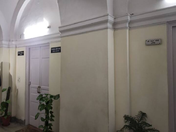 प्रियंका गांधी को कांग्रेस दफ्तर में राहुल के बगल वाला कमरा मिला, आजाद और वोरा को शेयर करना होगा ऑफिस Priyanka Gandhi office Allocated By Rahul Gandhi at Congress headquarter प्रियंका गांधी को कांग्रेस दफ्तर में राहुल के बगल वाला कमरा मिला, आजाद और वोरा को शेयर करना होगा ऑफिस