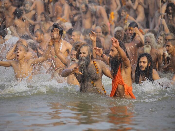 15 जनवरी से शुरू हुए कुंभ में मौनी अमावस्या पर तीसरा शाही स्नान था. पहला शाही स्नान कुंभ के शुरुआती दिन मकर संक्रांति पर हुआ था जबिक दूसरा स्नान 21 जनवरी को पौष पूर्णिमा पर हुआ था. 10 फरवरी बसंत पंचमी को चौथा और अंतिम शाही स्नान होगा.