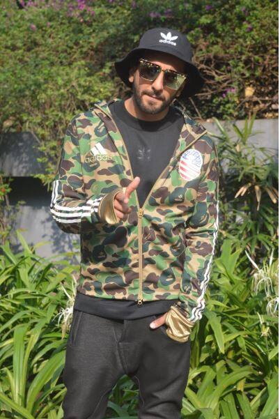 वहीं, रणवीर सिंह की आखिरी रिलीज़ फिल्म 'सिंबा' बॉक्स ऑफिस पर ब्लॉकबस्टर साबित हुई है.रोहिट शेट्टी के निर्देशन में बनी इस फिल्म में सारा अली खान भी नज़र आई थीं. (तस्वीर: मानव मंगलानी)