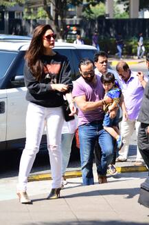 PHOTOS: लंच करने पहुंचे सैफ और करीना, बेटे तैमूर ने क्यूटनेस से जीता दिल