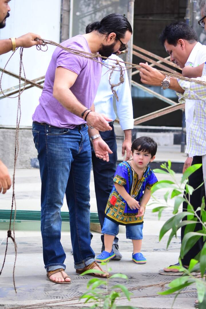 लेकिन तैमूर को गोद में रहना पसंद नहीं आया और वो खुद उतर गए.