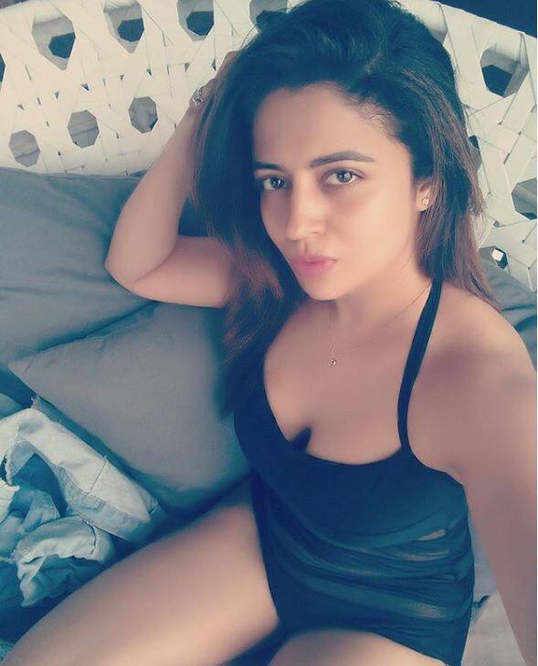  उन्होंने 'कैप्टन हॉउस', 'पड़ोसन', 'खुशी' और 'हसरतें' जैसे टीवी शोज़ में भी काम किया है. 1990 के दौर जब वे बच्ची थीं तब चाइल्ड आर्टिस्ट के तौर पर इन सीरियल्स में काम किया था. इससे उन्हें खासी सफलता हासिल हुई थी.