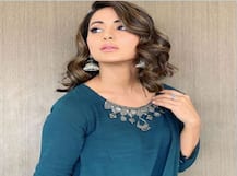 अपनी इस गलती की वजह से हिना खान को सबके सामने मांगनी पड़ी सपना चौधरी से माफी