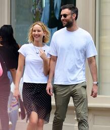 जेनिफर लॉरेंस ने ब्वॉयफ्रेंड कूकी मैरोनी के साथ की सगाई