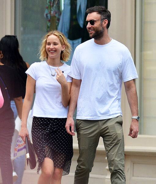 Jennifer Lawrence and Cooke Maroney are engaged जेनिफर लॉरेंस ने ब्वॉयफ्रेंड कूकी मैरोनी के साथ की सगाई