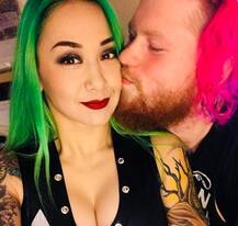 ज्यादा पैसे कमाने के लिए अपनी ऐसी भद्दी तस्वीरें ऑनलाइन बेच रही है ये स्टार, जानें कौन है ये