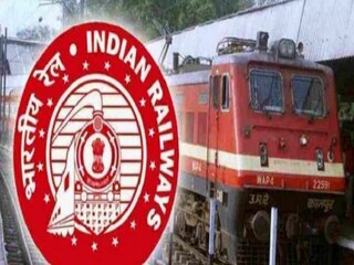 ट्रेन टिकट पर पीएम मोदी की तस्वीर के मामले में रेलवे ने 4 अधिकारियों को सस्पेंड किया