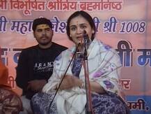 Kumbh Mela 2019: कुंभ मेले में पहुंची अपर्णा यादव, लोगों के बीच गाया शिव तांडव स्त्रोत