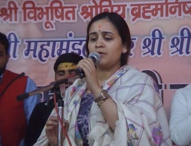 Kumbh Mela 2019: कुंभ मेले में पहुंची अपर्णा यादव, लोगों के बीच गाया शिव तांडव स्त्रोत