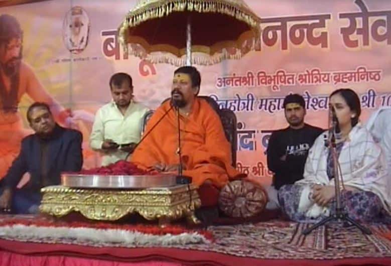 Kumbh Mela 2019: कुंभ मेले में पहुंची अपर्णा यादव, लोगों के बीच गाया शिव तांडव स्त्रोत