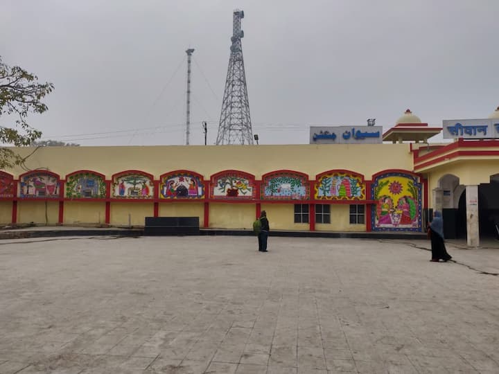 रेलवे स्टेशन के सौंदर्यीकरण के बाद इसका कायाकल्प हो गया है.