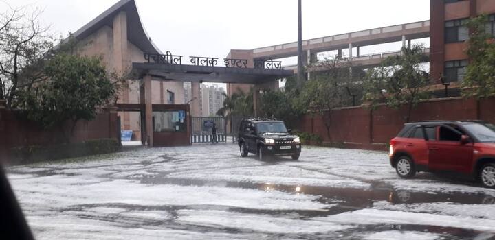 आज दिल्ली एनसीआर में तापमान 9 डिग्री सेल्सियस दर्ज हुआ है. अधिकतम 19 डिग्री सेल्सियस. कल तापमान 15 डिग्री सेल्सियस था. अधिकतम 25.1 था. यानि कि 6 डिग्री सेल्सियस की गिरावट एक दिन में दर्ज की गई है. 