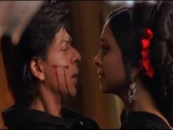  'ओम शान्ती ओम से' “इतनी शिद्दत से मैंने तुम्हें पाने की कोशिश की है, कि हर ज़र्रे ने मुझे तुमसे मिलाने की साजिश की है, कहते हैं कि....अगर किसी को दिल   से चाहो तो पूरी कायनात उसे तुमसे मिलाने कि कोशिश में लग जाती है.”