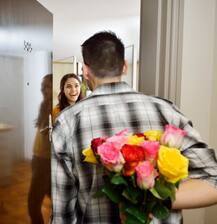 Propose Day 2019: प्रपोज करने के लिए अपनाएं ये तरीके, ना नहीं कर पाएगा आपका प्यार