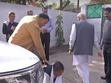 भोपालः मंत्री गोविंद सिंह के पैरों में गिरा फरियादी, इग्नोर कर बढ़ गए आगे