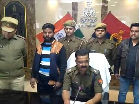 मेरठ: पत्नी की हत्या के बाद खून से सना छुरा लेकर थाने पहुंचा पति, बताई ये कहानी मेरठ: पत्नी की हत्या के बाद खून से सना छुरा लेकर थाने पहुंचा पति, बताई ये कहानी