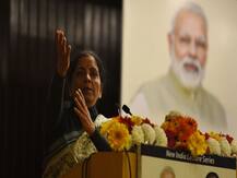 राफेल मुद्दाः रक्षा मंत्री का आरोप, विदेशी कंपनियों के हाथों में खेल रहा है विपक्ष