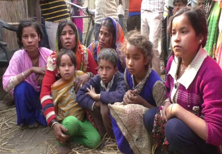 सहारनपुर के उमाही और शरबतपुर गांवों में 16 लोगों की जहरीली शराब पीने के कारण मौत हो गई. कई लोगों की हालत गंभीर बताई जा रही है जिनका इलाज जारी है. प्रशासन और पुलिस के लोग मौके पर पहुंचे लेकिन आबकारी से जुड़ा कोई गांव नहीं पहुंचा जिससे गांववालों में नाराजगी है.
